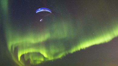 Paraglider Dances With the Northern Lights (Video)