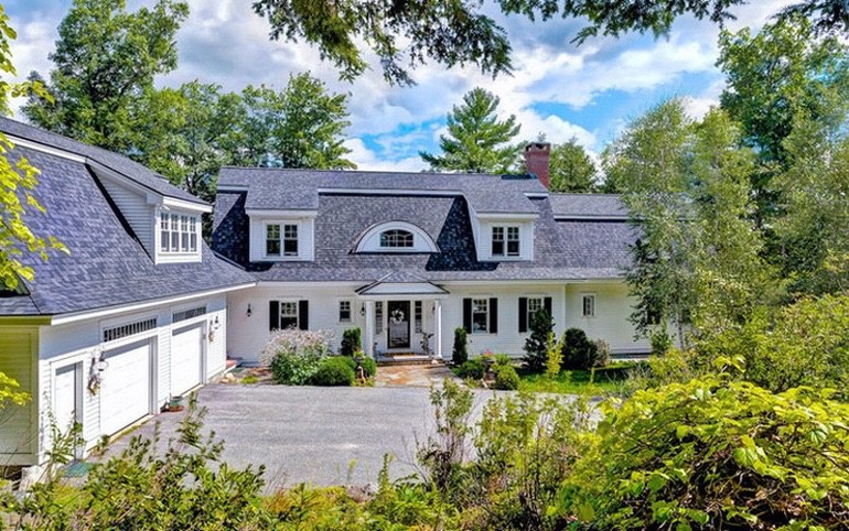 Dream House: Elegant New Hampshire Lakefront Estate (1)