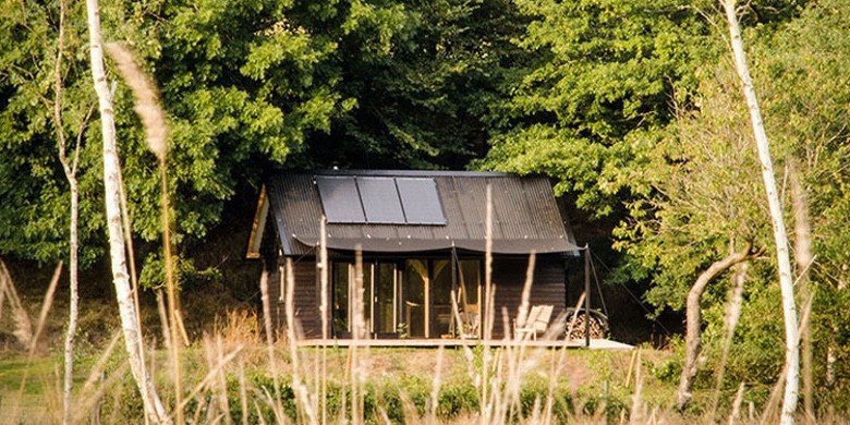 Former Boat Builder Designs Perfect Off-Grid Tiny Cabins (1)