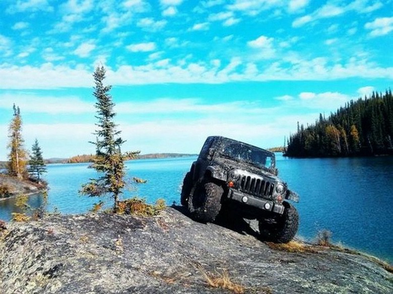 Suburban Men Afternoon Drive: Off-Road Adventures 4x4 Jeep Toyota Land Rover