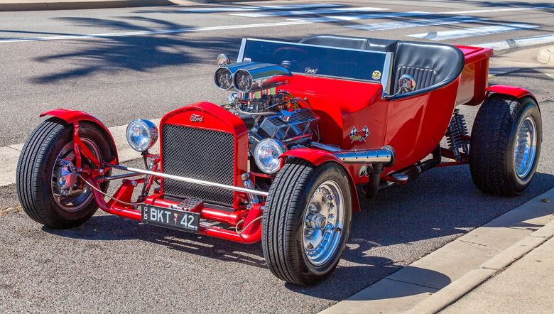 Suburban Men Afternoon Drive: Hot Rods and Rat Rods Restomod Restored